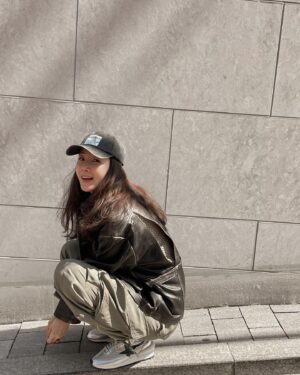 Choi Ji-woo Instagram - 👟🏃‍♀️🤍

#광고#GoldenGoose#RunAfterYourDreams#골든구스#골든구스마라톤