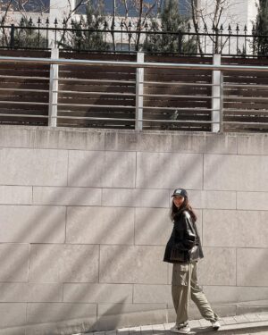 Choi Ji-woo Instagram - 👟🏃‍♀️🤍

#광고#GoldenGoose#RunAfterYourDreams#골든구스#골든구스마라톤