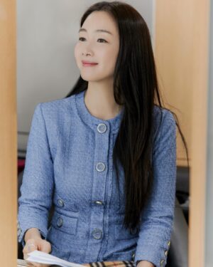 Choi Ji-woo Instagram - 🎬💙
 
#43회청룡영화상 
#류승완감독님
@kaylabennet_official