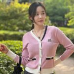 Choi Seol-hwa Instagram - #공구예정 비포 에프터 가져왔어요..! 일부러 포토샵 하나도 안했어요🧸 진쫘 보여주고싶지 않은 모습들이지만..😊 저는 볼꺼짐도 있었고 광대에 살이 많은 편이라 무거워서 쳐짐도 좀 있고 턱 하부에 뭉통거리는 살들도 있었어요! 그래서 소개 받아서 작은얼굴 마사지 받으러 갔다가 하이퍼라는 레이저리프팅 기계가 있는데 울세라와 비슷한 효과가 있는데 훨씬 저렴해서 두가지 관리 한 번이 받고 턱 하부 살과 볼꺼짐 개선돼서 바로 그 다음주에 또 받으러 갔잖아요! 효과가 너무 좋은게 어제 엄마가 제 얼굴 오랜만에 보고 변했다고 하도라고요. 진짜 200% 만족‼️ 어제까지 네고 하다가 최대 33%까지 할인 받아왔어요😍😍 너무 다행이에요ㅠ 저에게도🩵 1-2주에 1회씩 무조건 가야겠어요! 위치는 청담동이에요! 황금희 에스테틱 작은얼굴관리 하어퍼 레이저리프팅 6/3~6/7까지 공구하니까 관리하는거 좋아하시는 분들 무조건 겟하셔야할 타이밍🩵