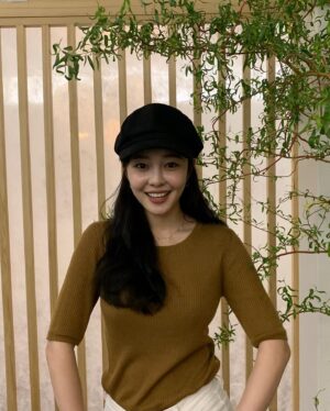 Choi Seol-hwa Instagram - .
19년도의 난 진촤 영했당.. 애기였당..
19년도에 사용하던 폰 보면서 추억팔이하다가 멘탈 내려앉았댜😀🫠
3년 만에 피부 탄력이 이렇게 달라진다구?? 
나 울어😭😭😭
그래서 저 관리 더 열심히 해야겠어요🧐