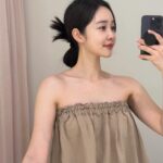 Choi Seol-hwa Instagram - #공구예정 청담동에 위치한 #황금희에스테틱 혹시 아세요? 제가 최근 몇개월간 턱살 광대살 내려오고 얼태기오면서 거울도 보기 싫고 카메라도 정면으로 못 보겠더라고요. 그러다가 여기 잘한다고 해서 내돈내산으로 다녀왔는데 진짜 턱 아래살이 쭉 올라간거예요‼️ 저는 작은얼굴 하이퍼 같이 했어요❗️그래서 1주일에 한번씩 두번 더 갔다가 오늘은 미팅하러 가서 네고 왕창해왔잖아요🩵 사실 공구 안해주실 줄 알았는데 네고 많이 해주셨어용 자세한건 오늘 연락 주신다네요😄 솔직히 사리사욕이 더 커요..😍 자주 받고 싶은데 너무 비싸서..고민하고 있었거등요>< 비포이 애프터 사진 보여드리고 싶은데 비포가 너무 못나서…… 고민 쫌만해보께요.ㅎ 당장 다음주에 공구 들어가기로 했으니까 얼굴 살 쳐지시는 분 볼꺼짐 있으신분 얼굴 빛 탁하신 분들 대기하셔야 돼요✨