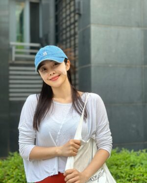 Choi Seol-hwa Instagram - #공구중 자외선 차단패치 접착력 왕 좋아요!!
세번째 사진이 한 번 떼어냈다가 붙힌거요! 
생각보다 잘 붙어있죠!? 
그리고 마지막 사진은 한 번도 안 떼어 낸거예요😊 역시 아직도 말도 안되게 찰싹 잘 붙어있어요😊심지어 두시간이 지난 아직도 쿨링감이 돌아요🥶

이번 공구 말도 안되는 구성에 엄청 저렴하게 나와있으니까 올 여름 자외선 차단패치 쟁여두세요🩵