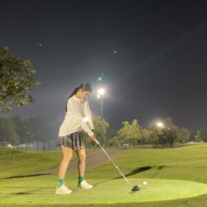 Chollatorn Pratchyaroongroj Instagram - Night golf calling ⛳️🌝 #jamsgolfjourney
