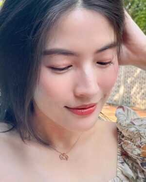 Chollatorn Pratchyaroongroj Instagram - On cloud nine with my Valentine 💖 #YouAreDiamond #PromiseCollection #AnantaJewelry #อนันทา