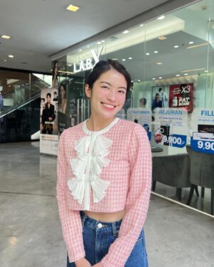 Chollatorn Pratchyaroongroj Instagram - Ultraformer MPT ที่ @labxclinic ดีมาก ทำแล้วผิวหน้ายกกระชับ กระตุ้นการสร้างคอลลาเจน รู้สึกผิวเฟิร์มขึ้น กรอบหน้ามาเลยค่า 🌈