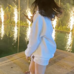 Chollatorn Pratchyaroongroj Instagram - สุขสันต์วันเกิดยัยพี่ @minniwong 🎂🎉 ขอให้มีความสุขมากๆ และเต้นเก่งๆแบบนี้ตลอดไป รัก 💃🏻👯‍♀️🪩