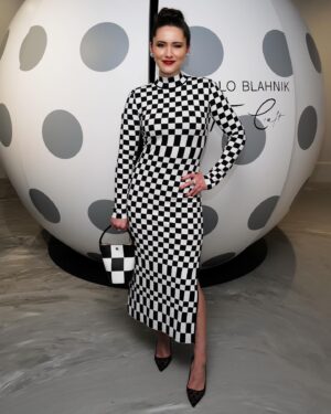 Christina Chong Instagram - Manolo Blahnik Archives: The Craft 

Thank you for the lovely evening @manoloblahnik 🙏🏻🙏🏻

📸 @darren_gerrish

👗 👜 @longchamp 
👠 @manoloblahnik 
💎 @tasaki_intl 
💇🏻‍♀️ 💄 @ketimakeup 

Styled by the one and only @olgatimofejeva 
👯‍♀️

@xydrobe #manaloblahnik #tasaki #longchamp