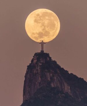 Christina Dieckmann Instagram - ESPECTACULAR “ RÍO DE JANEIRO” 🤩 #brasil #riodejaneiro #rj  #luna #lunallena  Via: @leosens