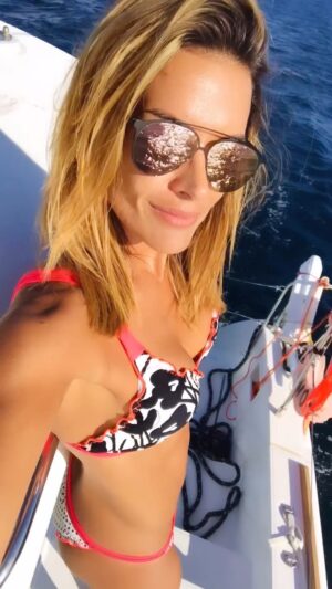 Christina Dieckmann Instagram - ✨Me fui a ser feliz y no se cuando vuelvo.✨Las dudas matan más sueños que los errores.✨