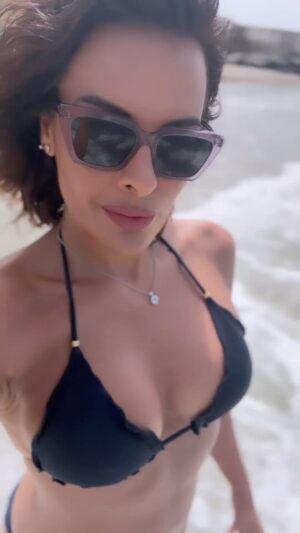 Christina Dieckmann Instagram - HAPPY BIRTHDAY TO ME🎂🥳🙌🏻🤩En un Día Especial hay que estar en un lugar especial, cerca del Mar! 🥳🙌🏻😎✌🏻#decumple #aniversario con mi bikini by @andreamasottioficial 👙#deparabens #cumpleaños