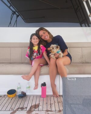 Christina Dieckmann Instagram - Con Mi Principe Amado THOR 🐶💙 y mi Princesa Amada Titi @titifecita 👸🏻💖 pasando unas merecidas vacaciones!🤭✌🏻😎