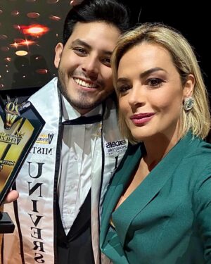 Christina Dieckmann Instagram - En la noche de ayer, La Organización Nacional, celebró la Edición Aniversario del “Mister Universo Venezuela 2023”, “20 años Formando Campeones”. 🏆

El Mister Universo Venezuela 2023, se dio acabo en el Teatro de la Hermandad Gallega, de la ciudad de Caracas, Pudimos ver la magnificencia de un concurso Masculino, organizado por El Presidente @albertomaneiror y su equipo de producción de la Organización del concurso.

Felicidades a la Organización y Participantes del concurso por tan esplendido Show.

Gracias por la invitación como Jurado, en esta edición del Mister Universo a Venezuela 2023. 

Gracias también a mi querido amigo @venegasalej_sastre quien me vistió con un Blazer y Pantalón, color Verde Esmeralda con elegancia y estilo.

Felicidades a los Nuevos Campeones 
Mister Universo Venezuela 2023🏆, @eduardofranlex, por el estado COJEDES.
Mister Mundo Venezuela 2023🏆, @keyrodriguez_model, por el estado PORTUGUESA.
Mister Internacional Venezuela 2023🏆, @alejandrocarrillo.2811 , por el estado TACHIRA.
#JoseNoriega @josejesusnf1 por el estado SUCRE y #JoseMoreno por el estado BOLIVAR lograron posesionarse en Tercero y Cuarto finalista.
Y  también a todos los participantes que consolidaron este concurso.

Agradecida con todo el equipo de producción de la Organización Nacional “Mister Universo Venezuela”, exitos para todos ustedes.
@ricardoanavas @vitomeom 
#misteruniversovenezuela2023
#misteruniversovenezuela
#concursomasculino
#escueladecampeones
#concursodecampeones
#venezuela
#concurso
#organizacionmisteruniversovenezuela