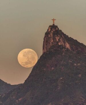 Christina Dieckmann Instagram - ESPECTACULAR “ RÍO DE JANEIRO” 🤩 #brasil #riodejaneiro #rj  #luna #lunallena  Via: @leosens