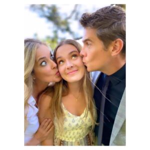 Christina Moore Instagram - Christmas Wishes & Christmas Kisses 

From our house to yours 

Merry Everything ♥️♥️♥️♥️