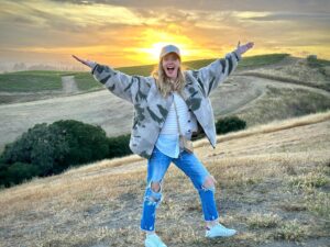 Christina Moore Instagram - Let the Sun shine in ☀️🌞☀️#happymonday

Photo cred @alexranarivelo