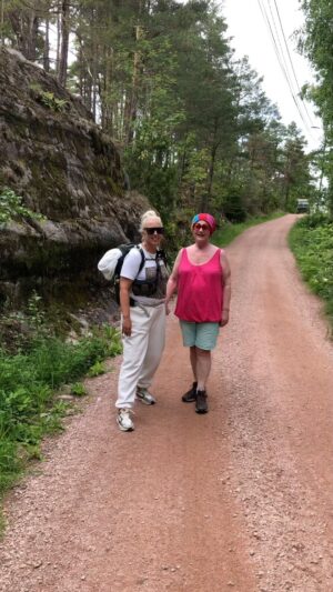 Christine Koht Instagram - Jo mere vi er sammen, jo gladere blir vi❣️
Med verdens vakreste Mona B Riise.
Prøv selv så går humøret opp til 10💜