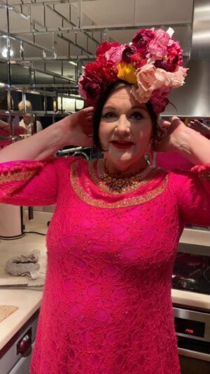 Christine Koht Instagram - Perfekt! Her ser dere show-kjolen som fikk flest stemmer🌷. Nå er det veldig snart SHOW- Kl 20.00, NÅ i kveld! Husk at dette er det eneste showet jeg skak ha i 2023.  Så jeg må mase dere inn i skjermen til meg i kveld. Det er direkte stream. Og kjøper du bill, så kan du se det på skjerm . Jeg har ladet opp i 2 mnd , kun for dere- nå i kveld kl 20.00.
Streamy.no - og #linkibio.
Ja, i dag er jeg masekråke💝💝💝
