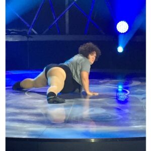 Christine Morency Instagram - 👯‍♂️ 100% Flashdance. 👯‍♂️

EXCUSEZ-MOI LES JARRETS, PARDON!?! 😍💥

FAT. FIERCE. FORTE. FIÈRE. 

Merci. BONSOIR! 🤘🏻💣💥
