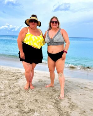 Christine Morency Instagram - Mon beach body avait besoin de se ressourcer au soleil!

☀️🌴

J’avais jamais osé voyager à Cuba, j’aurais dû venir avant! 

Les gens sont excessivement gentils, la bouffe est ben correct (#UnBuffetCestUnBuffet) pis c’est sincèrement LA PLUS BELLE PLAGE QUE J’AI VU DE MA VIE! 

Merci à Stéphanie, mon agente de voyage de @voyagesgendron qui a 100% compris mes besoins! Elle m’a dit que le Mélia c’était un petit bijou pis elle avait absolument raison! 
(Pour ceux qui le demande, on est au @meliainternacionalvaradero )

Grâce à elle, ma best pis moi on a pu flasher nos beaux body à ´journée longue! 

Je vous drop ici le meilleur de notre shooting photo.

PARCE QUE T’SÉ! 👙🌊🌴