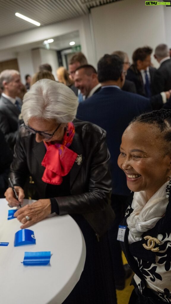 Christine Lagarde Instagram - 🇪🇺 Behind the scenes at the opening of the House of Euro, a shared home for Eurosystem central banks in Brussels! While we make our decisions independently, dialogue and collaboration with other European institutions is crucial.