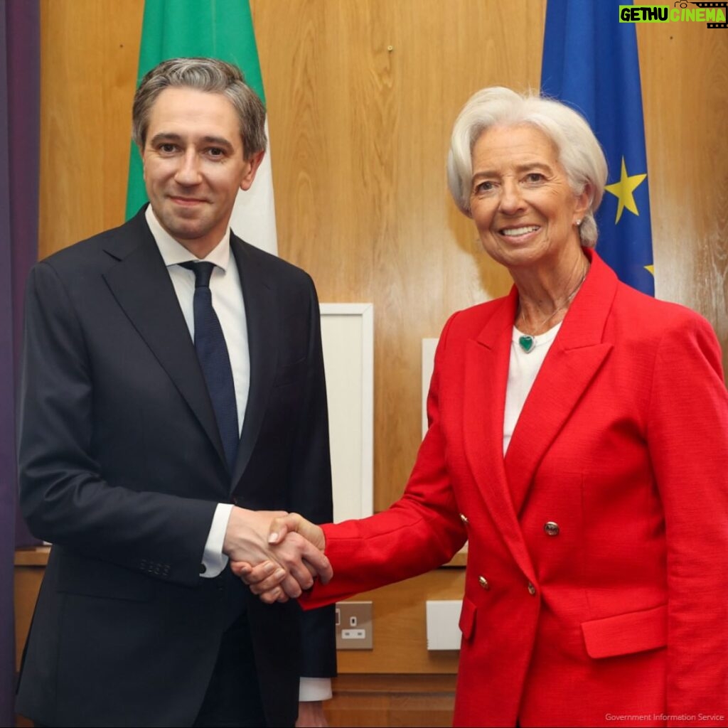 Christine Lagarde Instagram - 🇮🇪🇪🇺 Always great to be in Ireland and to receive the familiar céad míle fáilte (one hundred thousand welcomes)! I was very happy to meet recently appointed Taoiseach @simonharristd this morning. I wished him well in his new role as Ireland’s Prime Minister.