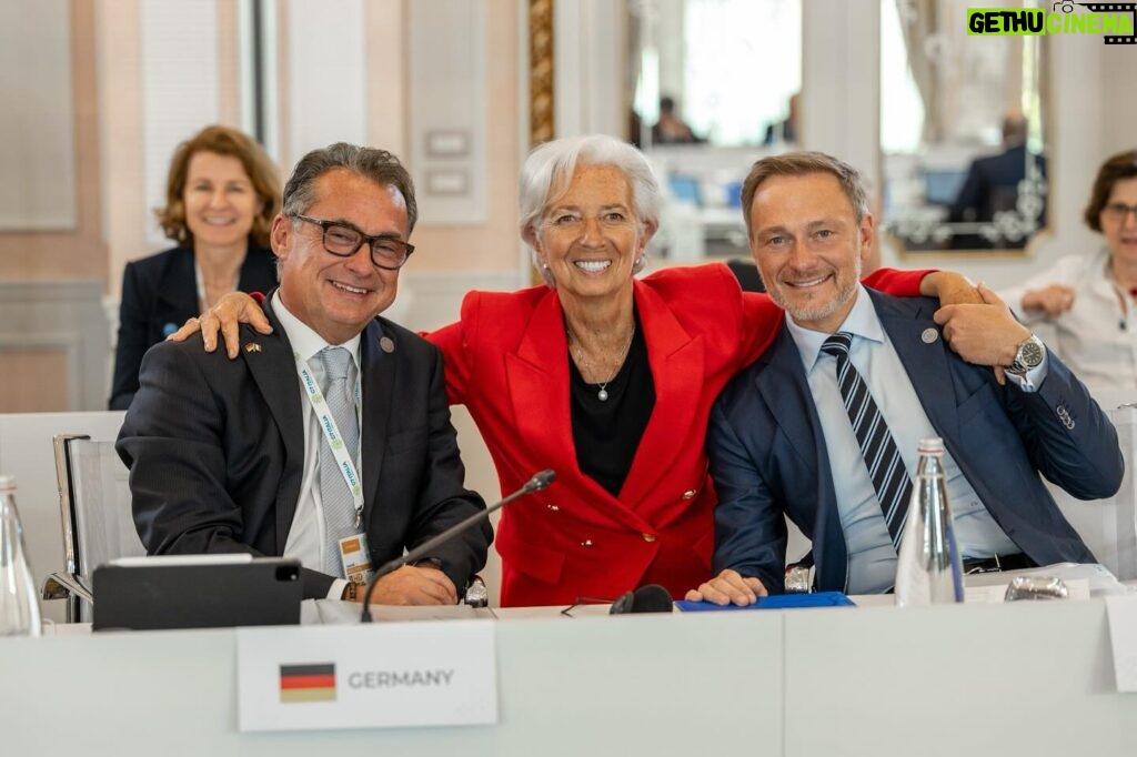 Christine Lagarde Instagram - Productive first day of meetings with the @G7 finance ministers and central bank governors in Stresa, Italy. We discussed the global economic outlook and the @europeancentralbank’s fight against inflation.