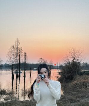 Christine Lo Instagram - 秋天再去一次吧
