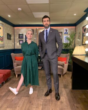 Chulpan Khamatova Instagram - Сегодня вечером включайте @1tv я в гостях у @urgantcom буду рассказывать о спектакле «Утровечер» в театре Современник. 
Кстати, спектакль будет 27 июня и 2 июля. Всех жду! @vecherniy_urgant @sovremenniktheatre  ________________________