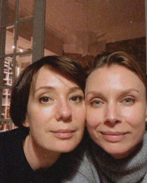 Chulpan Khamatova Instagram - Моя Машенька @mashtoka приехала !!!! Наконец то!!!!
