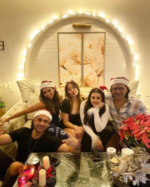 Chum Darang Instagram - Christmas this year was more than amazing.
Thank you meme @jasminedawda, you my Santa! 
Highlight of the party was me spilling tea here and there 😉
📸 @rahulrbala 🙏🏻

Merry Christmas y’all 🕺🏻