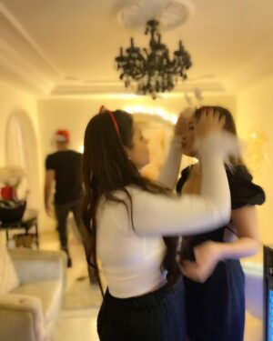 Chum Darang Instagram - Christmas this year was more than amazing.
Thank you meme @jasminedawda, you my Santa! 
Highlight of the party was me spilling tea here and there 😉
📸 @rahulrbala 🙏🏻

Merry Christmas y’all 🕺🏻