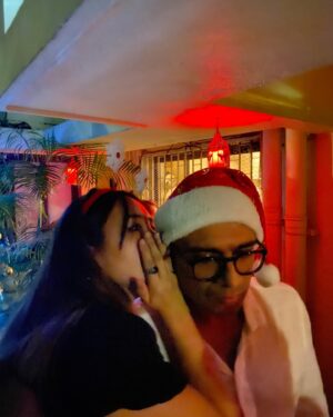 Chum Darang Instagram - Christmas this year was more than amazing.
Thank you meme @jasminedawda, you my Santa! 
Highlight of the party was me spilling tea here and there 😉
📸 @rahulrbala 🙏🏻

Merry Christmas y’all 🕺🏻