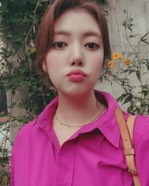 Chung Yoon-hye Instagram - #hello 🤗
