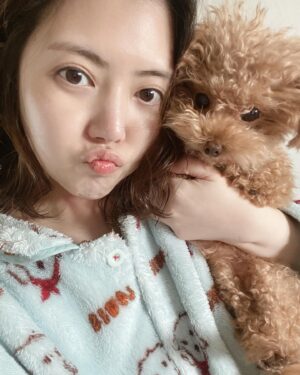 Chung Yoon-hye Instagram - 이제 수면잠옷 보내줘야한다고.. 🤔 #잠옷