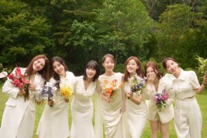 Chung Yoon-hye Instagram - 우리언니의 앞으로의 행복을 축하하며 사랑해 ❤️🧡💛💚💙💜💖🌈 #우리언니행복하게해주세요 #잘살자 #더더더행복하게 #축하해