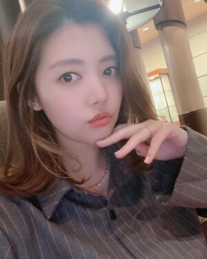 Chung Yoon-hye Instagram - 오랜만에 #selfie 🤭