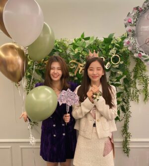 Chung Yoon-hye Instagram - 💚💜 #soldout #today #behappy