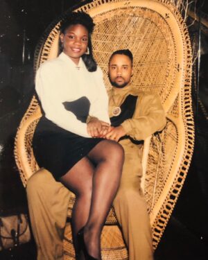 Ciera Angelia Instagram - Help me wish the BEST MOMMY in the WHOLE WIDE WORLD happy birthday 🥳 SIDE NOTE, why every 90’s black couple take a pic in this chair 😂

💙I love you mommy