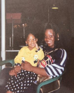 Ciera Angelia Instagram - Help me wish the BEST MOMMY in the WHOLE WIDE WORLD happy birthday 🥳 SIDE NOTE, why every 90’s black couple take a pic in this chair 😂

💙I love you mommy