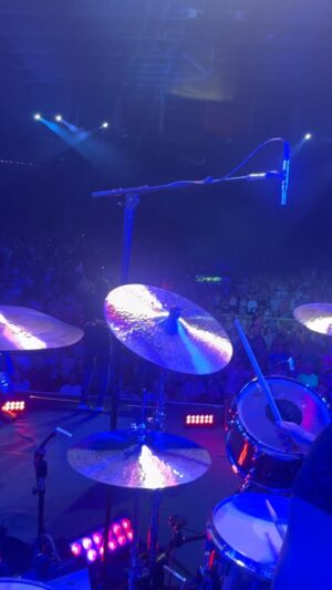 Cindy Blackman Instagram - Thanks for the great night & fun Santana party last night @bristowamphitheater !!! Shown are: @carlossantana 
@bennyrietveld @_raygreene @andyvargasofficial @karlpperc @davidkmathewsmusic @cindyblackmansantana missing from view are: @paolimejias & tommy anthony!
Video by: @mikeyledesma