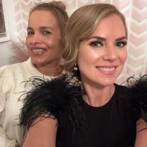 Cindy Busby Instagram - Thank you @hallmarkchannel team for creating such a magical night! You really know how to throw a party! Grateful to be a part of #countdowntochristmas in #everythingchristmas 🎄
Special thanks to @dianacamposbeauty for glamming me up once again! 🙏