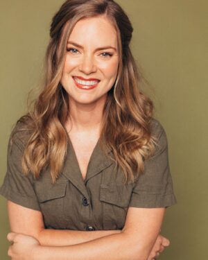 Cindy Busby Instagram - Feeling really grateful ✨🙏✨
All new movie premiere this Saturday May 20th 8/7c on @hallmarkchannel “Love in Zion National: A National Park Romance” 
And…. Day 1 of a new project today that I’m so excited about 😏 stay tuned!!
📸: @acgphotos 
💄: @dianacamposbeauty 
#anationalparkromance #gratitude #hallmark #zion #staytuned
