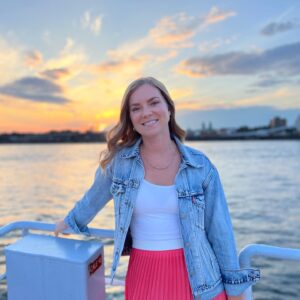 Cindy Busby Instagram - Keep on sharing your love, light, and life into the world! It’s never too much and it’s always needed! You’re amazing ✨ Happy Friday ✨