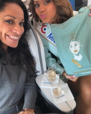 Cindy Fabre Instagram - ✈️ Embarquement immédiat direction la Guyane avec Air Caraïbes!! Toujours un plaisir de voler sur leurs lignes et quel accueil! Merci 🙏 

👗 : @maisonstellaetsuzie @auroredonguy 
👠 : @maisonstellaetsuzie @auroredonguy 
✈️ : @aircaraibes @ctdeguyane @parisaeroport