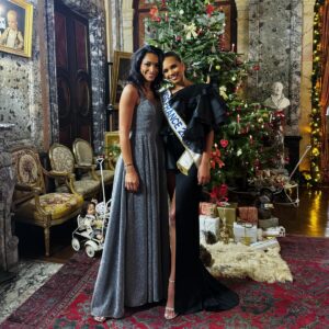 Cindy Fabre Instagram - 👑 🗓️ J-7
Dans 7 jours une nouvelle Miss France sera élue, le temps a passé si vite, on dit souvent qu’il faut profiter de ses enfants car ils grandissent vite, et bien il en est de même pour nos Miss France en titre! Indira a grandi si vite, et c’était beau à voir! 💓 

👗 @fandesoie @pronovias 
💄 @meriemmake.up