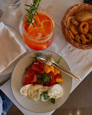 Cindy Miranda Instagram - L’amour à l’Aperol! 🤍
