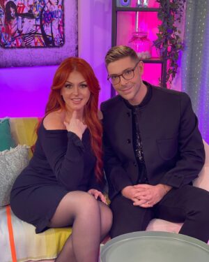 Cindy Sander Instagram - Rendez-vous aujourd’hui avec @samzirah dans son émission en toute intimité #itw #entouteintimité #revelation #youtube #cindysander #delombrealalumiere