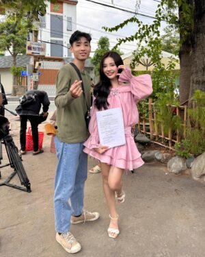 Cindy Diễm Mii Instagram - Quày quay quay quay 🎬🎬
Đợi xem phim mới nha cả nhà ơii 🤗🫶🏻
#HANI #NGHENOITIENG