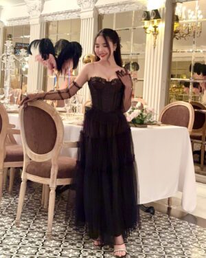 Cindy Diễm Mii Instagram - Look at me 😚
_____
Thanks nhà @ciosan.official đã tài trợ chiếc váy xinh xỉu cho bé đi dự tiệc ạ 🥰🥰 mãi yêuuu